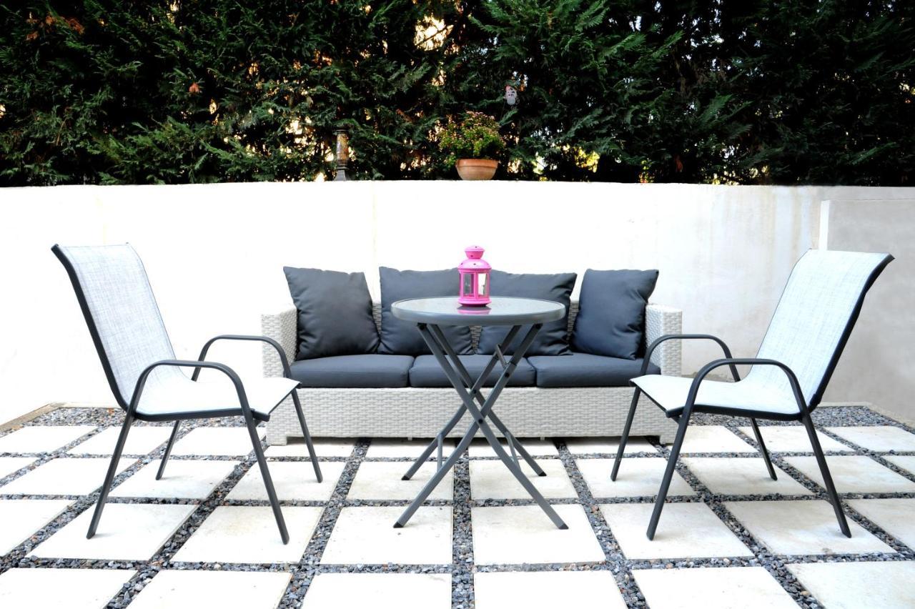 Olive And Orange Apartment ไมส์ตราส ภายนอก รูปภาพ